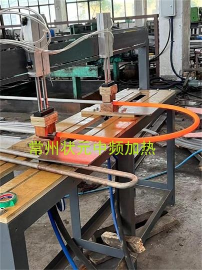 不銹鋼管中頻加熱退火.jpg 不銹鋼管中頻加熱退火.jpg