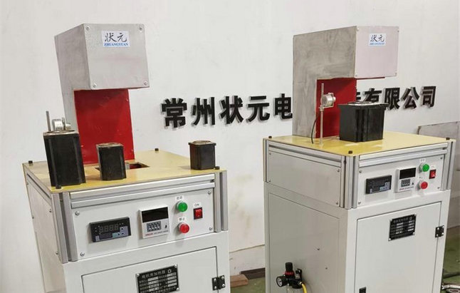 盲孔機(jī)殼加熱器.jpg 盲孔機(jī)殼加熱器.jpg