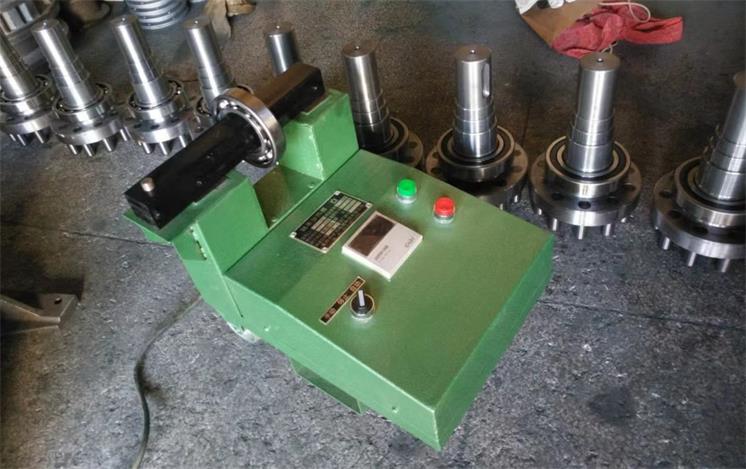 電機軸承加熱器.jpg 電機軸承加熱器.jpg