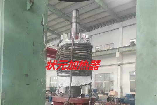 轉(zhuǎn)子加熱退軸-把軸取出來.jpg 轉(zhuǎn)子加熱退軸-把軸取出來.jpg