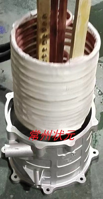 電機(jī)殼中頻加熱.jpg 電機(jī)殼中頻加熱.jpg